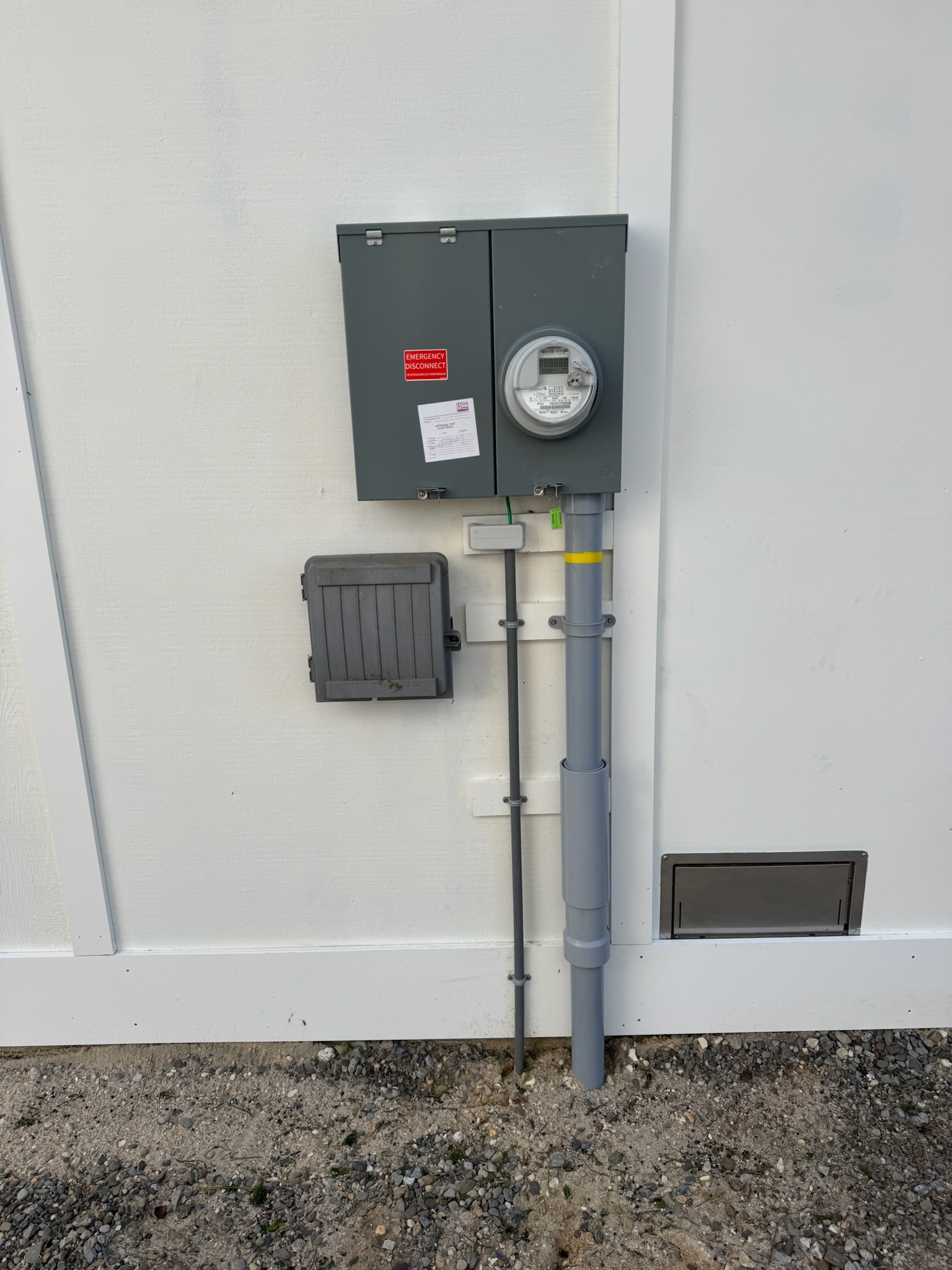 Underground 200 amp service on house wall.